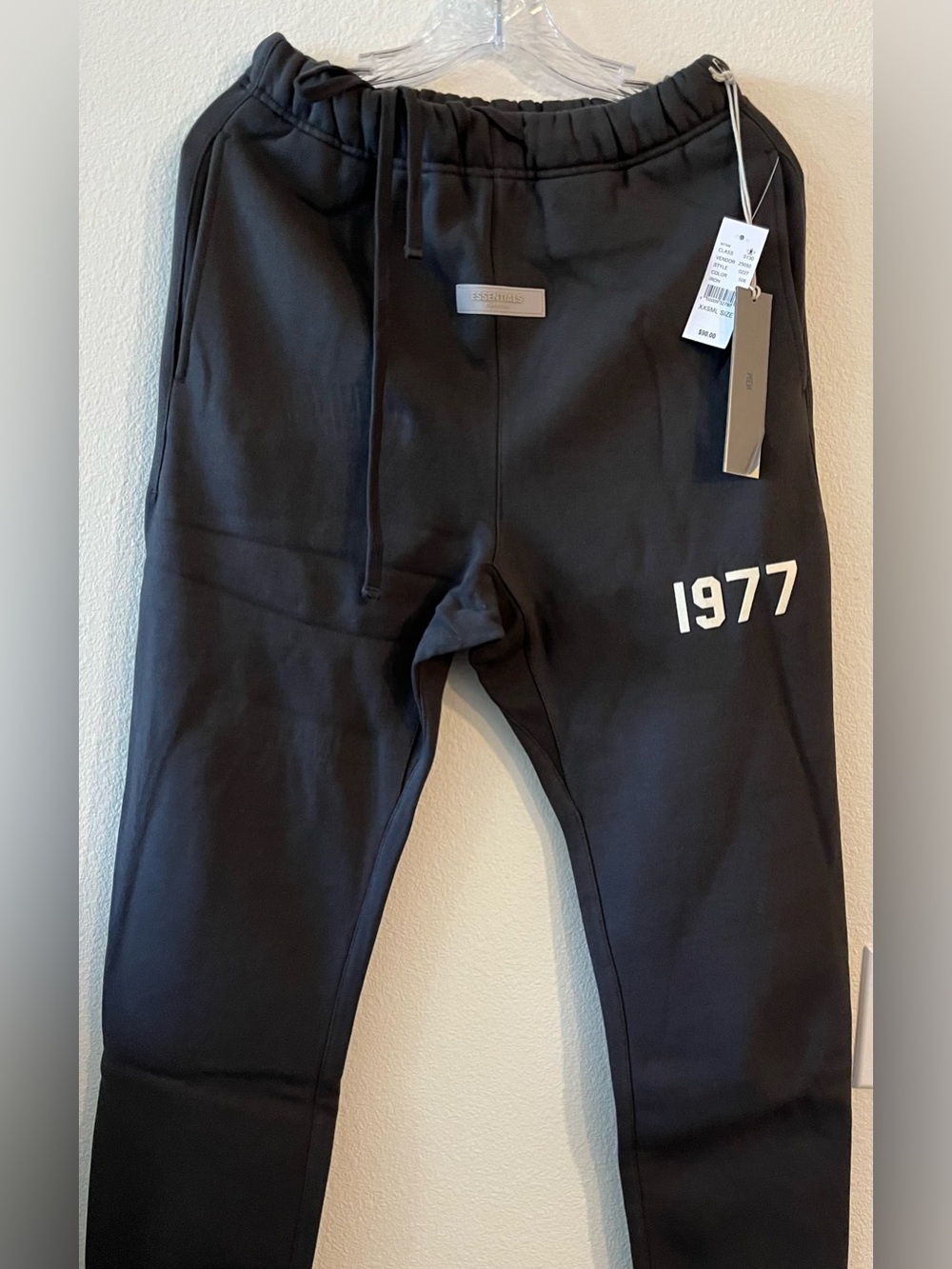 Essentials fear of God Unisex in Black Sweatpants with White 1977 Graphic